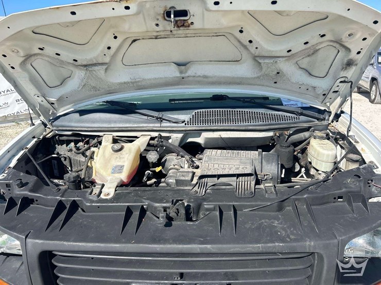 2014-gmc-3500-image-9