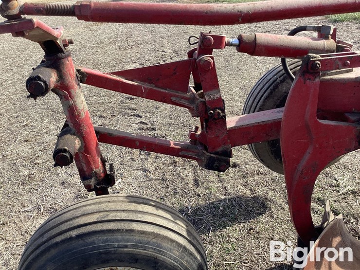 international-720-image-18