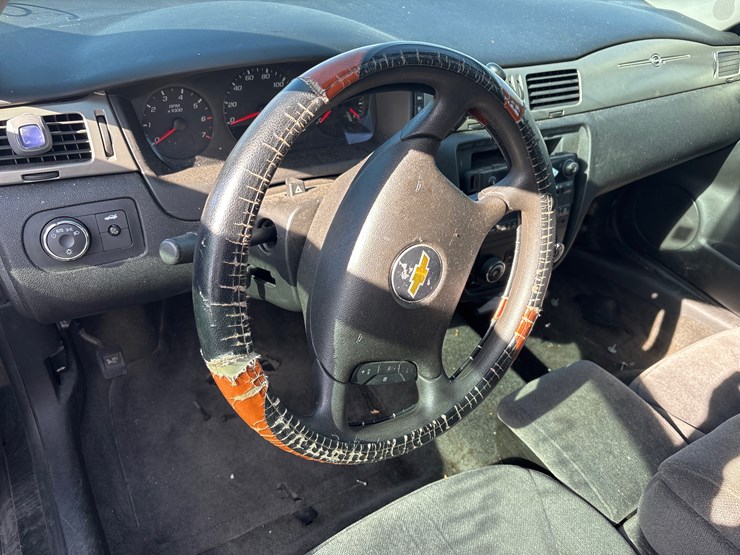 #6-•-2011-chevrolet-impala-image-9