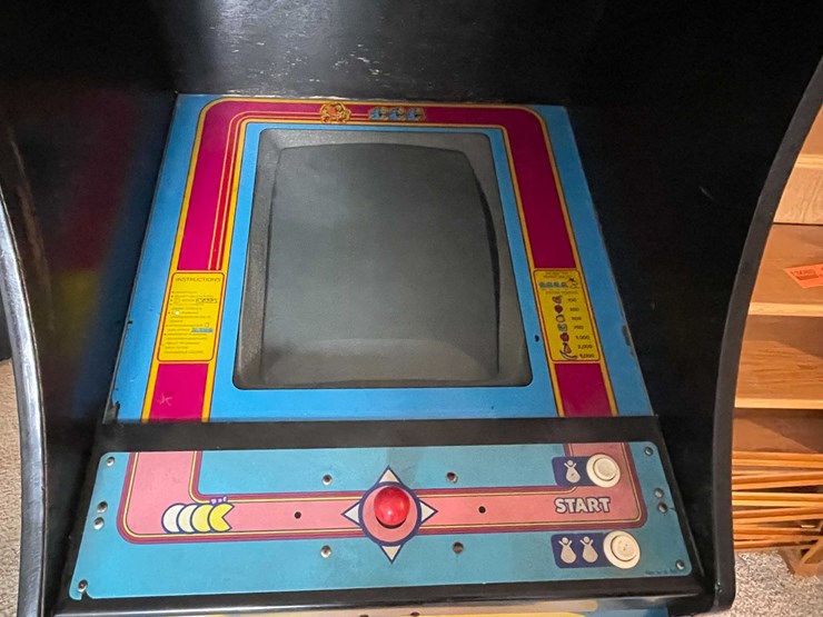 #7372-•-vintage-ms.-pac-man-arcade-game-image-3