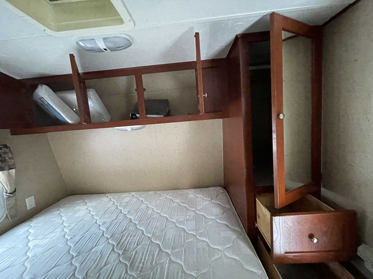 #7368-•-zinger-camper-trailer-(no-title)-image-28