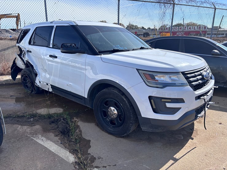 #15-•-2017-ford-interceptor-image-2