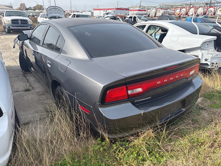 #60-•-2013-dodge-charger-image-4