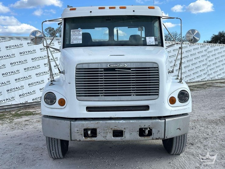 2002-freightliner-fl112-image-23