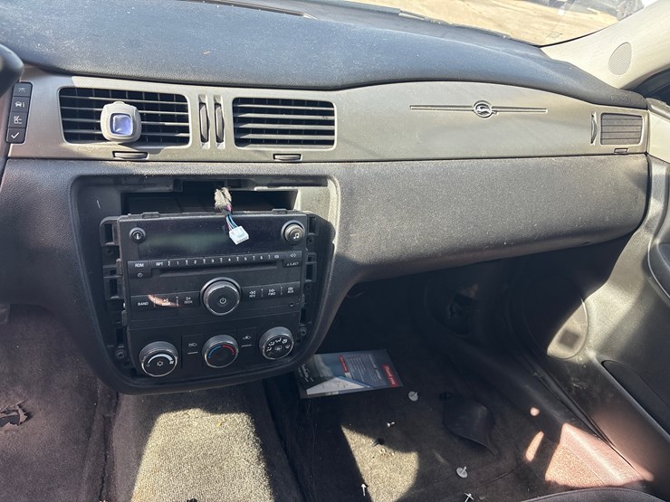 #6-•-2011-chevrolet-impala-image-8