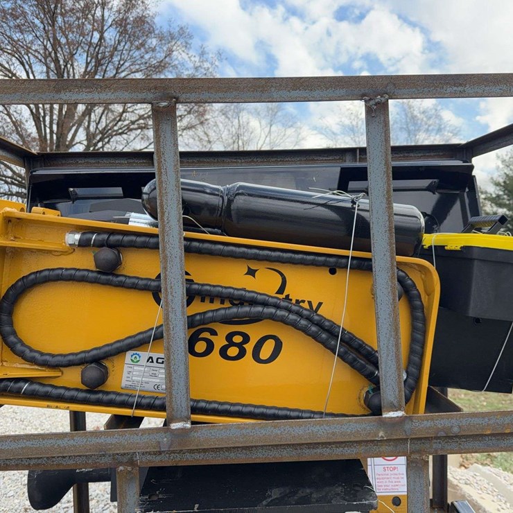 AGT Skid Steer Breaker SSHH680