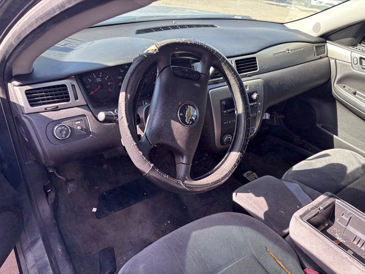 #14-•-2011-chevrolet-impala-image-7