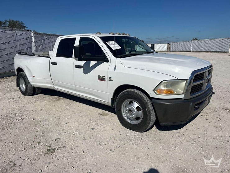 2011-dodge-ram-3500-image-2