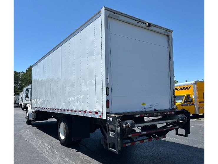 2017-freightliner-m2-106-image-2