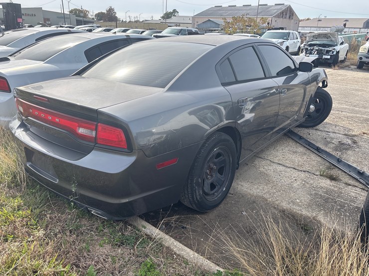 #60-•-2013-dodge-charger-image-3