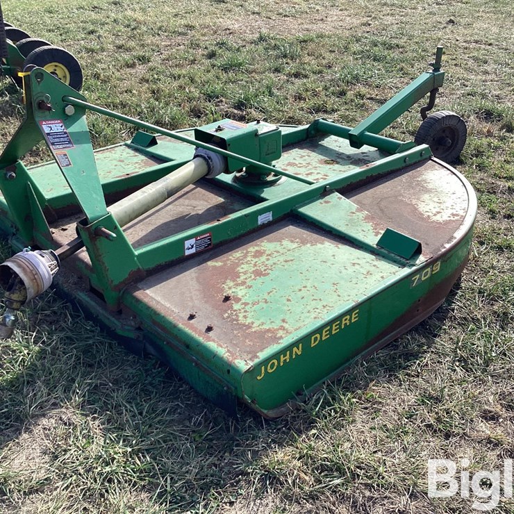 JOHN DEERE 709