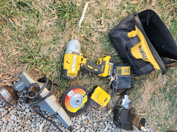 1/2"-dewalt-impact-&-assorted-tools-image-2