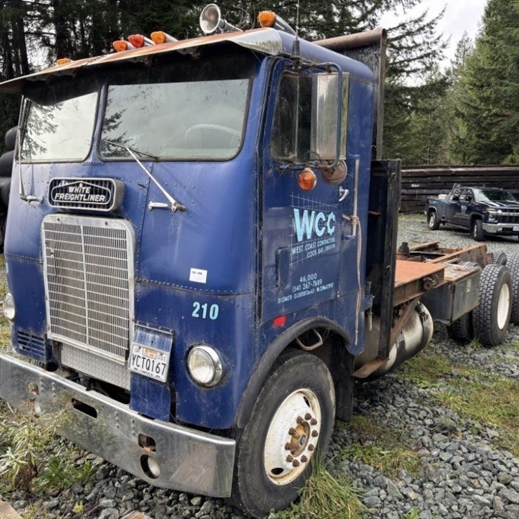 Freightliner T6364 T/A Cab & Chassis