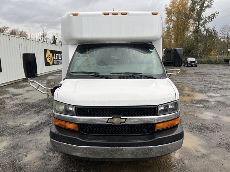 2014-chevrolet-express-paratransit-bus-image-8