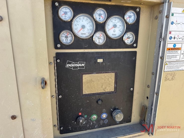 2020-doosanxp825hp-750-towable-air-compressor-image-13