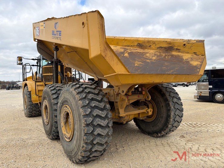 caterpillar-745-image-5