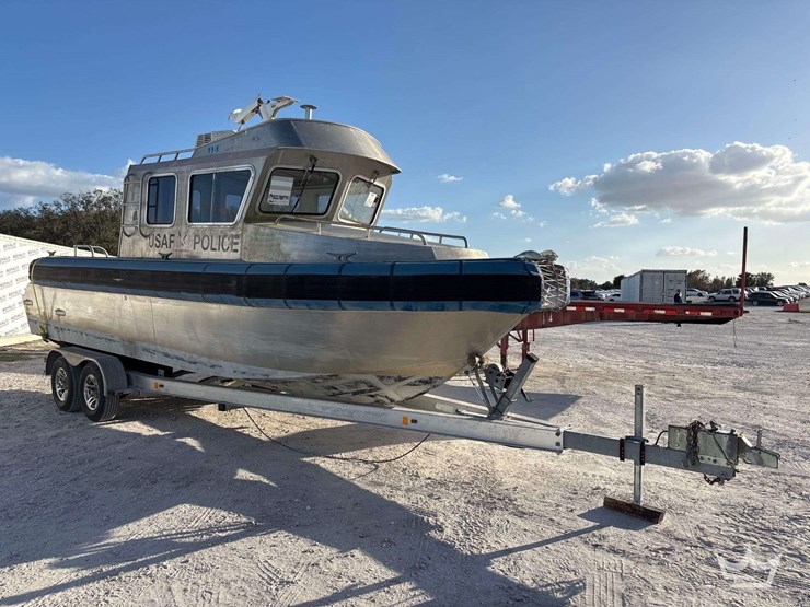 2011-armstong-marine-pilot-house-boat-w/-t/a-boat-trailer-image-2