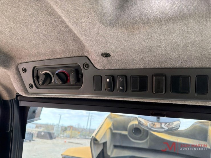 caterpillar-745-image-26