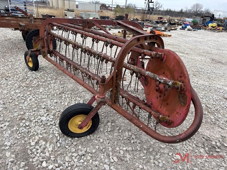 massey-ferguson-side-discharge-hay-rake-image-2