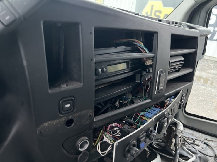 2014-chevrolet-express-paratransit-bus-image-33