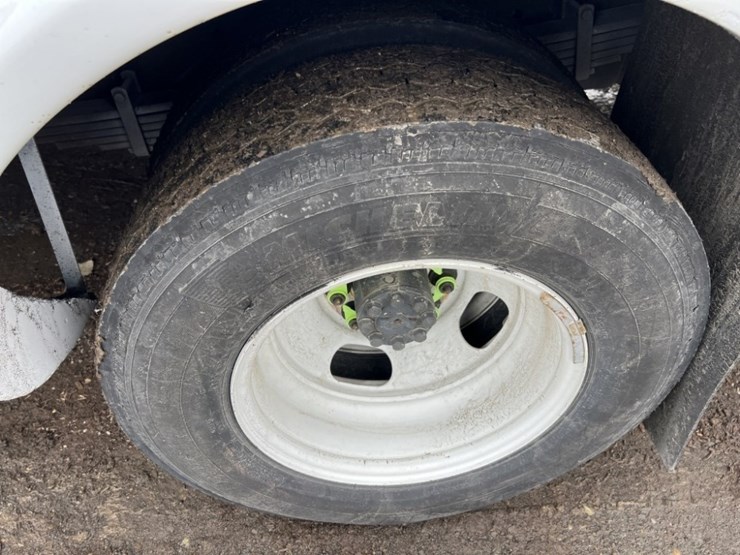 2014-chevrolet-express-paratransit-bus-image-16