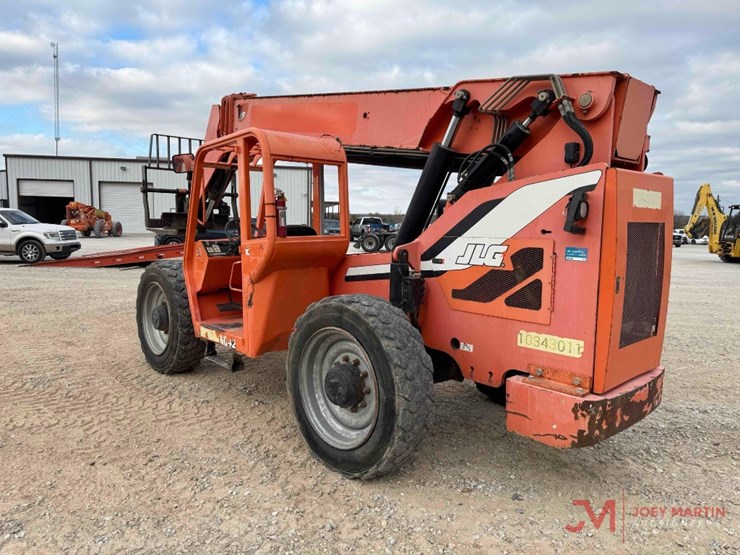 2015-jlg-8042-image-3