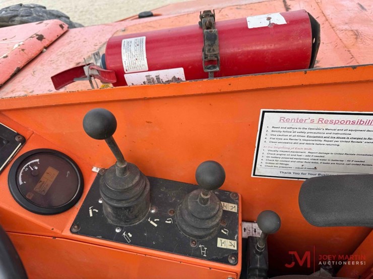 2015-jlg-8042-image-21