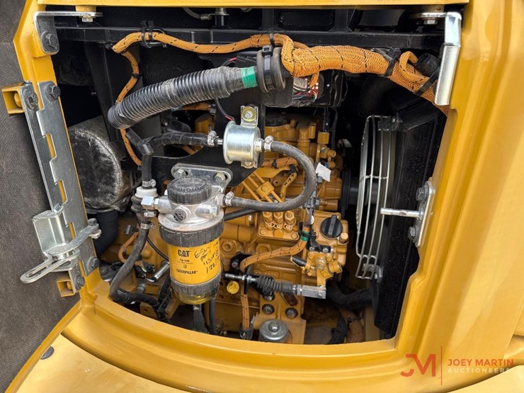 caterpillar-303-image-17