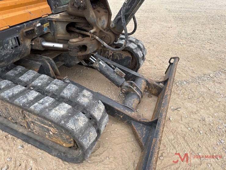 2014-case-cx57c-image-7