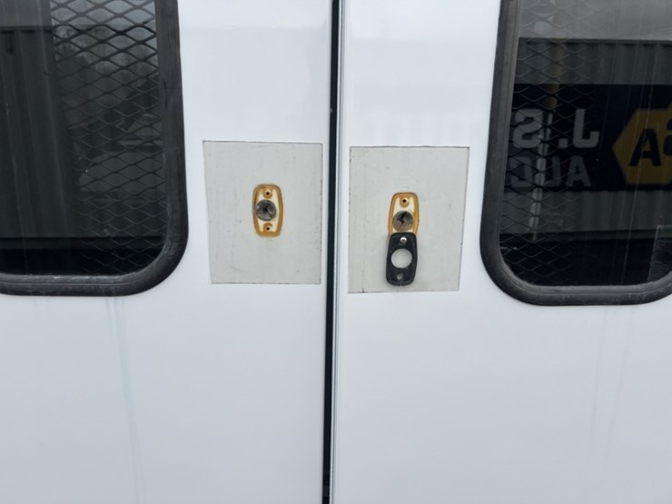 2014-chevrolet-express-paratransit-bus-image-22