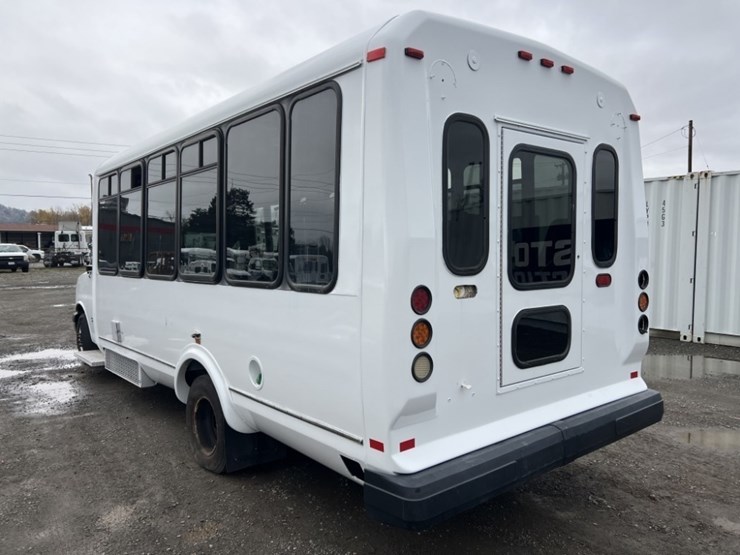 2014-chevrolet-express-paratransit-bus-image-6