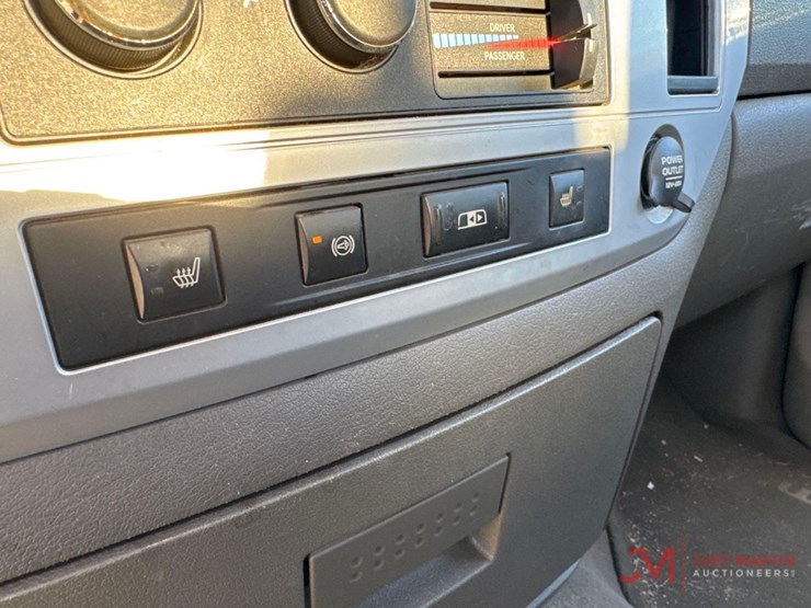 dodge-ram-3500-image-21