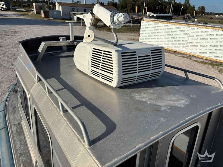 2011-armstong-marine-pilot-house-boat-w/-t/a-boat-trailer-image-18