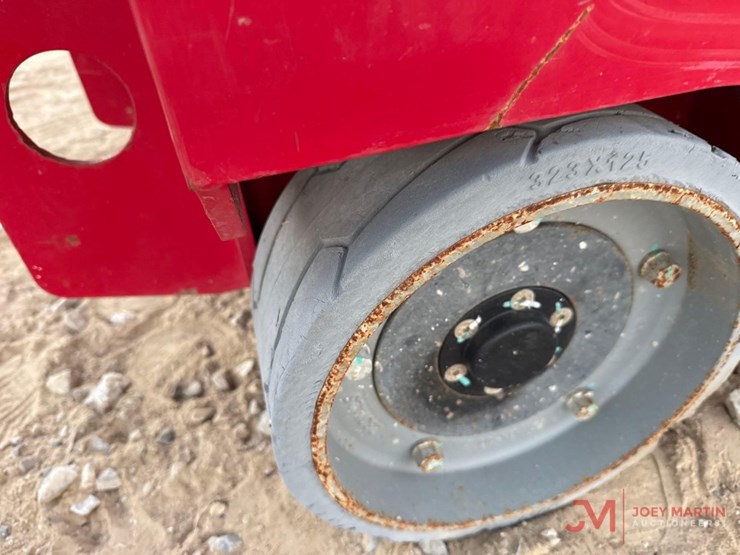 mec-micro-26-electric-scissor-lift-image-9