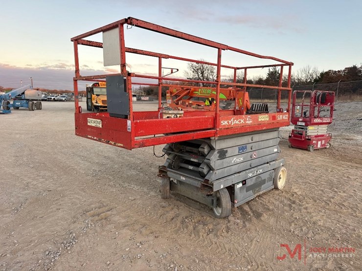 2015-skyjack-sj4632-electric-scissor-lift-image-4