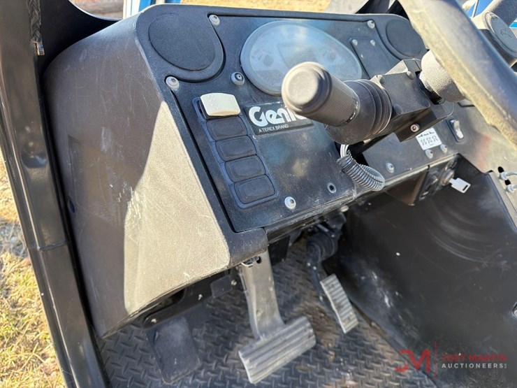 2019-genie-gth844-image-15