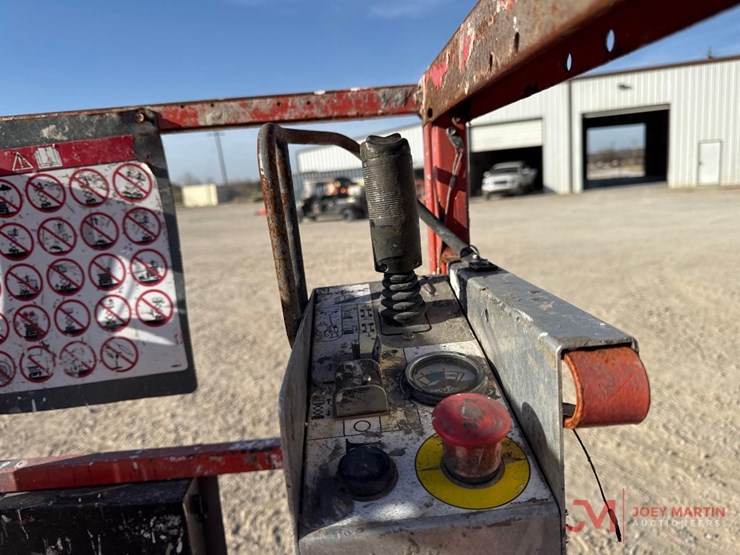 2016-skyjack-sj3219-electric-scissor-lift-image-9