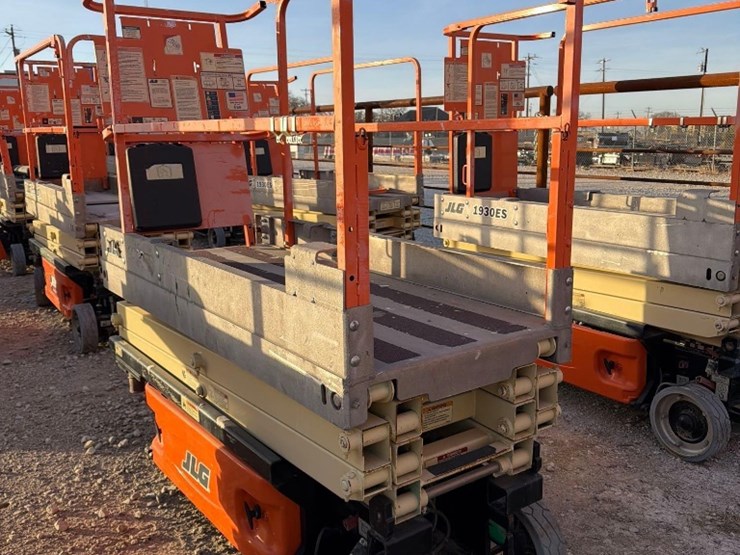 2010-jlg-1930es-image-3