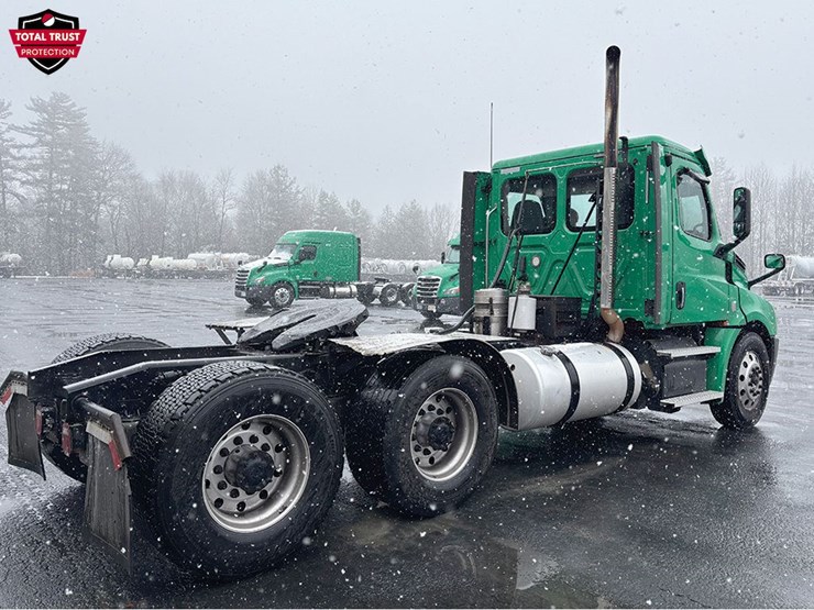 freightliner-cascadia-126-image-3