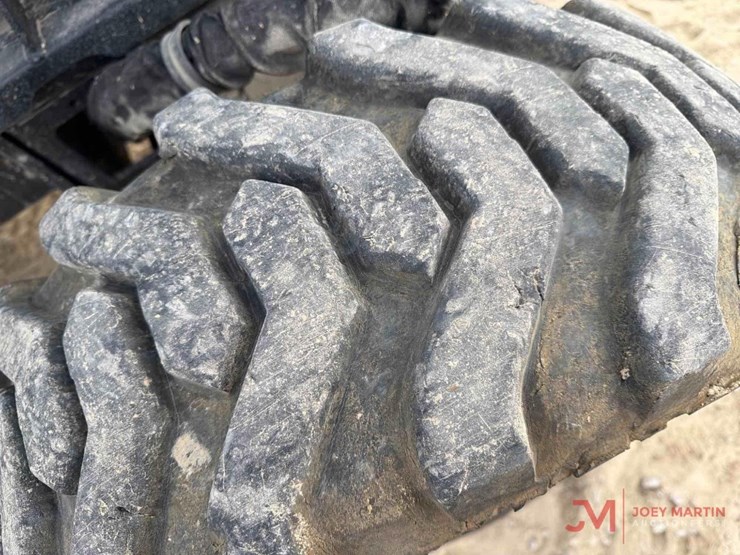 2016-genie-gs-3384-rough-terrain-scissor-lift-image-17