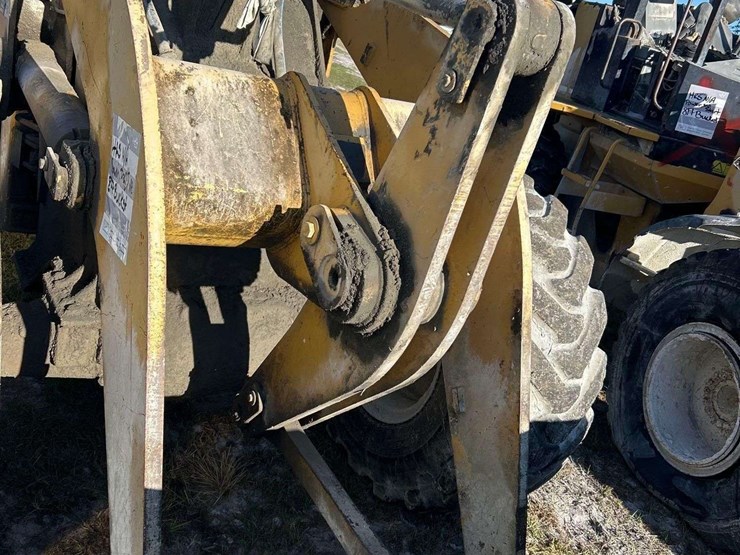 caterpillar-928g-image-12