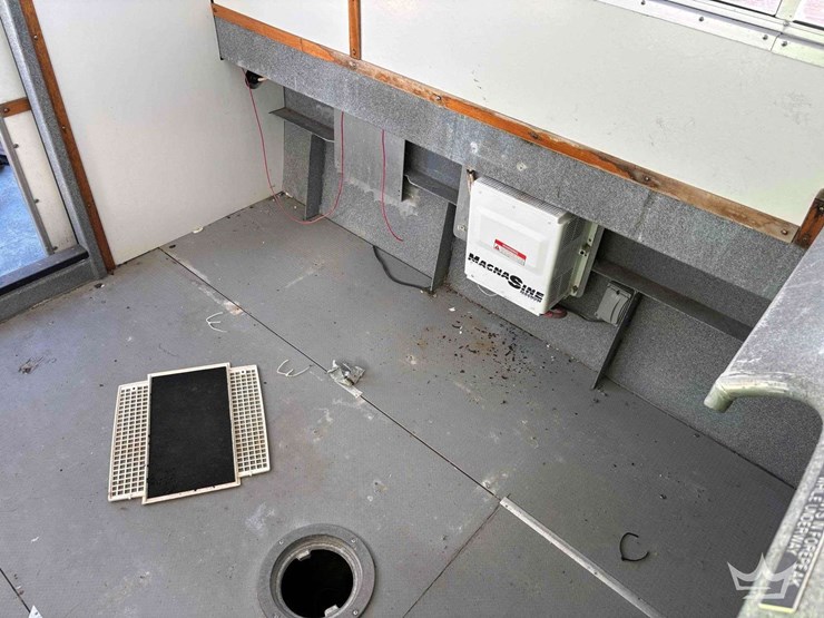 2011-armstong-marine-pilot-house-boat-w/-t/a-boat-trailer-image-39