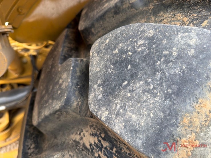 caterpillar-745-image-18