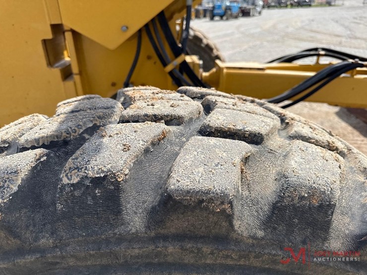 2012-caterpillar-140m2-image-5