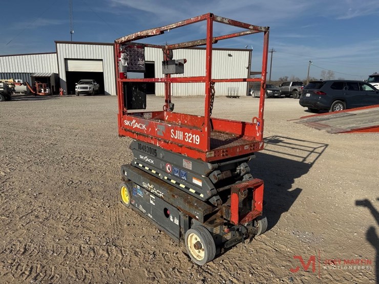 2016-skyjack-sj3219-electric-scissor-lift-image-3