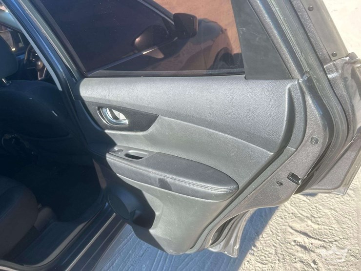 2017-nissan-rogue-image-10