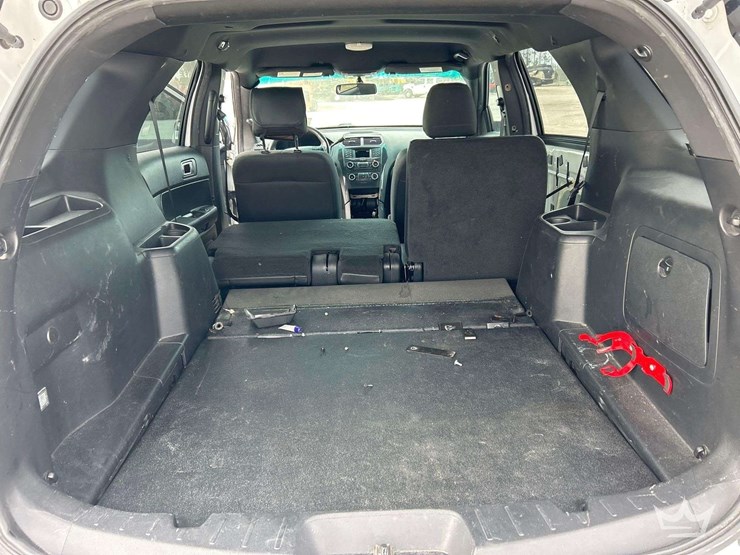 2016-ford-explorer-image-24