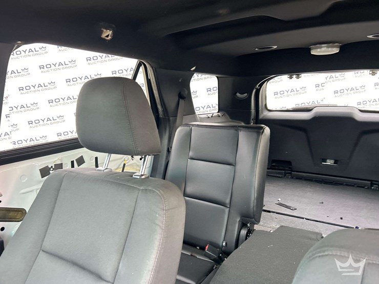 2016-ford-explorer-image-21