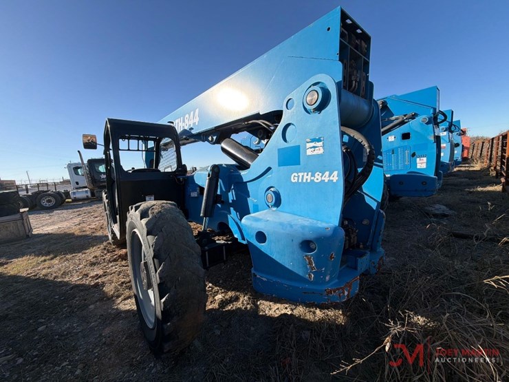 2018-genie-gth844-image-3