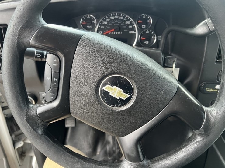 2015-chevrolet-express-paratransit-bus-image-21